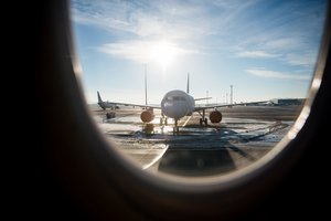 Paaiškėjus, kada skrydžiai šiemet kainuos brangiausiai, štai kaip sureagavo oro vežėjai