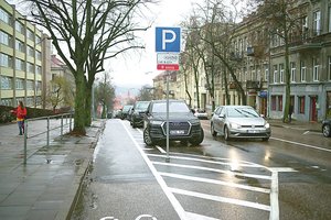 Eismo naujovė – stulpą pastatė tiesiog gatvėje