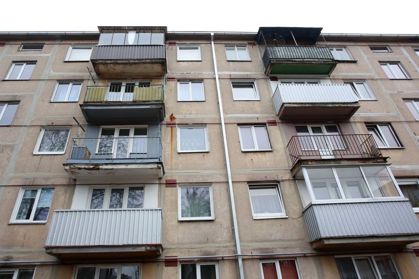 Į vos nesugriuvusį daugiabutį Biržiškų gatvėje gyventojams buvo leista grįžti tik šių metų sausio 24 dieną.<br>M.Patašiaus nuotr.