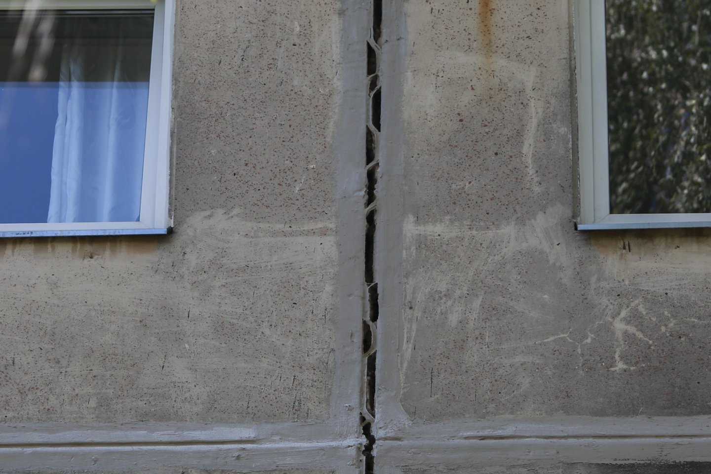 Į vos nesugriuvusį daugiabutį Biržiškų gatvėje gyventojams buvo leista grįžti tik šių metų sausio 24 dieną.<br>G.Bitvinsko nuotr.