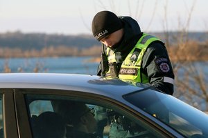 Prie vairo ramybės nebus – policija blaivumą tikrina net sankryžose