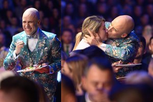 Padavėją pabučiavęs ir lėkštę atėmęs V. Bareikis atsiprašė: „Gailiuosi, nes galbūt įžeidžiau žmogų“