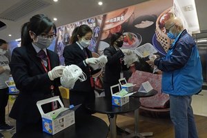 Rusija stabdo kinų bevizį turizmą, darbo vizų išdavimą