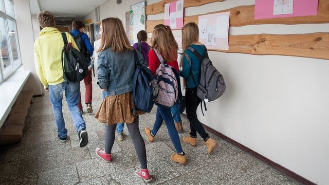 Seimas planuoja specialiųjų poreikių turintiems vaikams atverti visų mokyklų duris