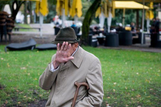 Surėmė ietis dėl 42 eurų – našlių pensijas nori pakeisti šalpos išmokomis