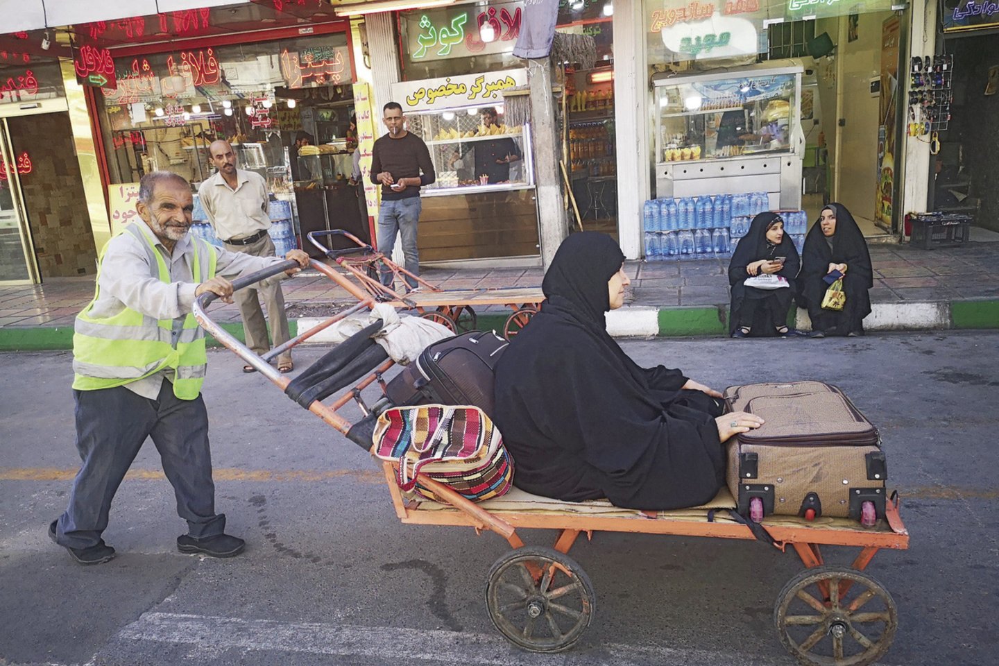 Vaizdas Komo mieste atskleidė vietinių Irano žmonių kasdienybę.<br> I.Skliutaitės nuotr.
