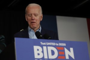 Demokratų kandidatų į prezidentus aistros: skelbia apie pergales, nors rezultatų nėra