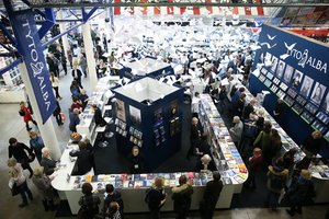 2020-ųjų Vilniaus knygų mugėje – tikrasis J.Mekas, atsinaujinusi vaikų salė, diskusijų tradicijos