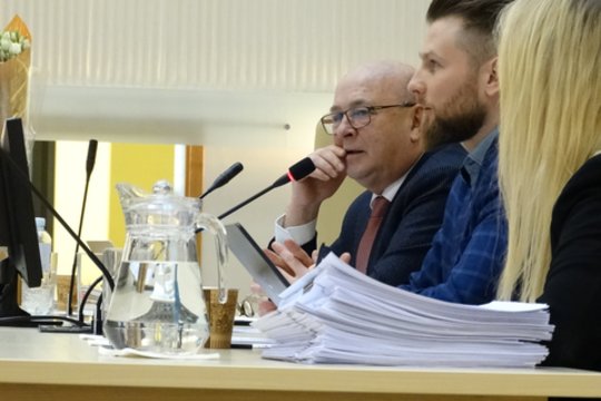 Teismas nusprendė: politikai turi teisę kalbėti ilgiau