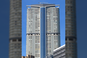 Kodėl Honkongo dangoraižiuose specialiai daromos ne tik skylės, bet ir tušti aukštai?