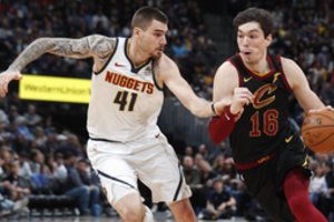 NBA mainų karusėlė į savo verpetą įsuko keturis klubus ir dvylika krepšininkų