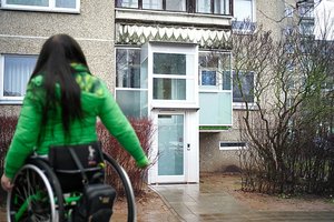 Neįtikėtina, kad tai vyksta šiandien: vilniečius sunervino neįgaliai 13-metei skirtas įrenginys 