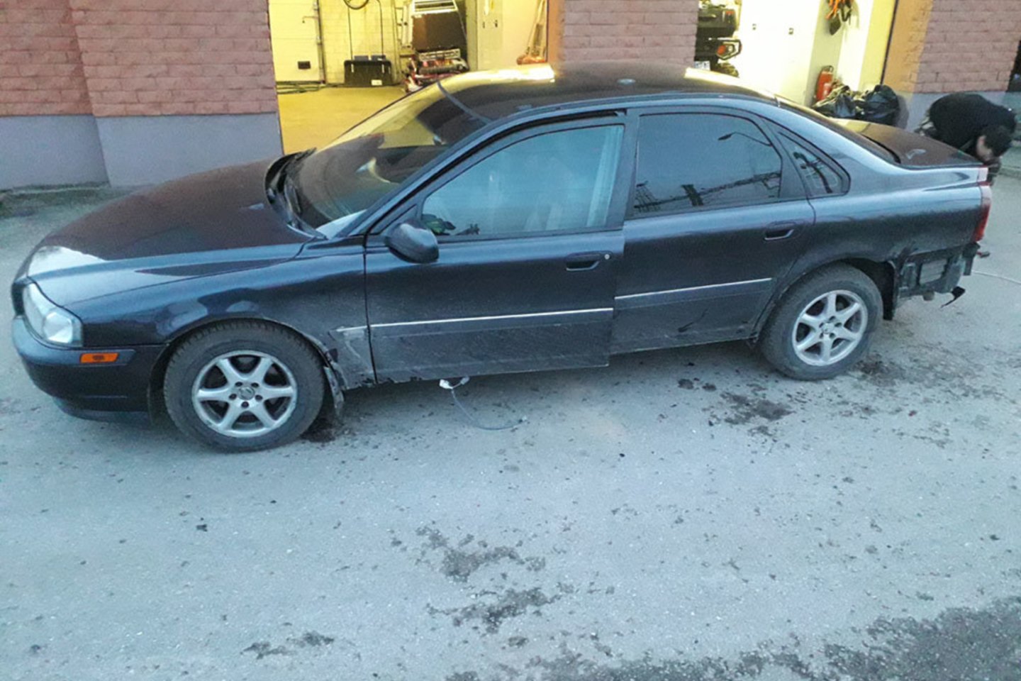 Mašiną vilnietis pavertė cigarečių slėptuve ant ratų.