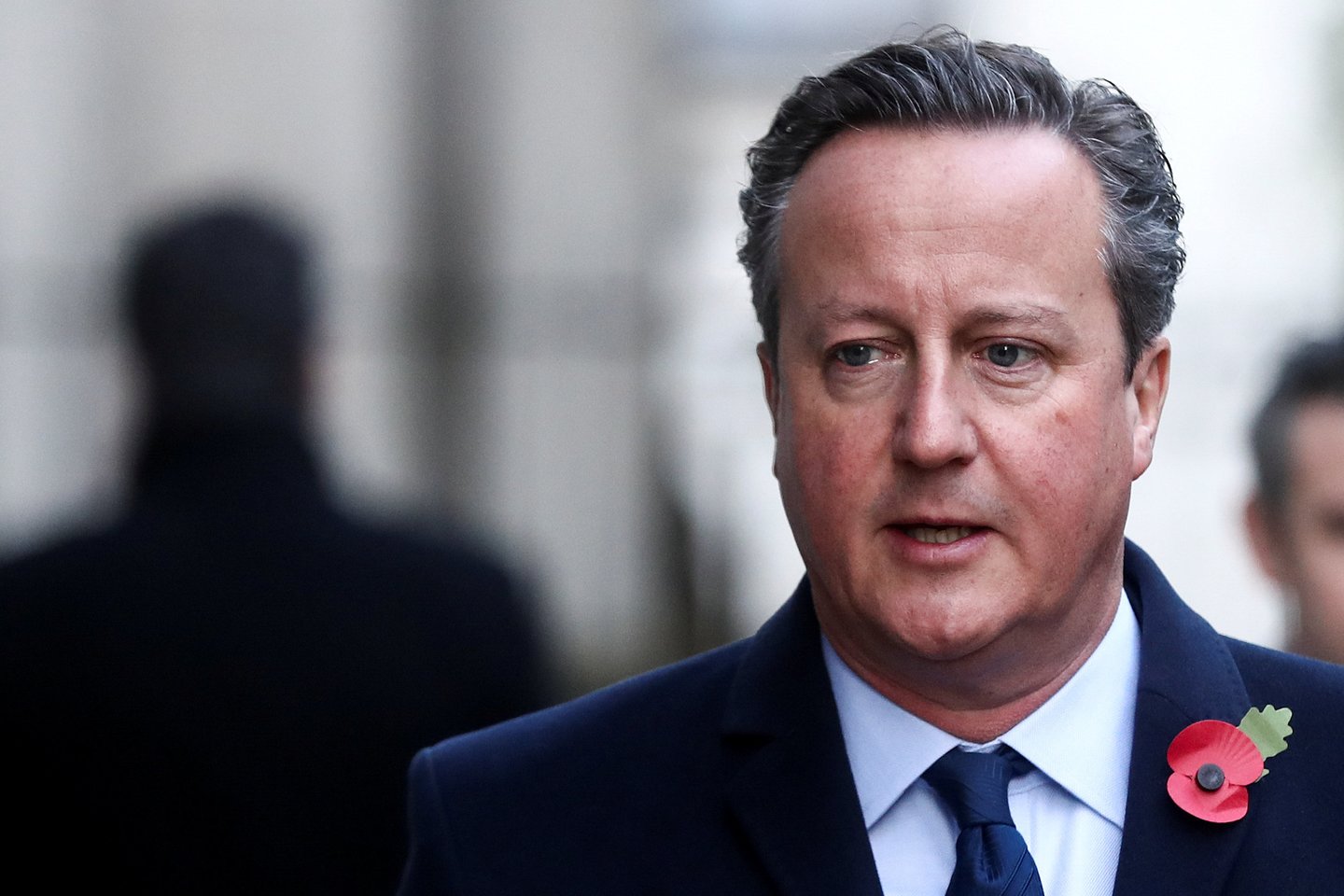  ​Londono policija trečiadienį tiria incidentą dėl ekspremjero Davido Camerono apsauginio galimai lėktuvo tualete palikto ginklo.<br>Reuters/Scanpix nuotr.