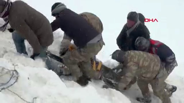 Turkijos rytuose sniego lavina palaidojo mažiausiai 33 žmones