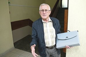 14-metę tvirkinęs advokatas prarado savo mantiją: spaudė liudytoją, bet įklimpo dar giliau