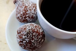 Itin lengvai pagaminami šokolado ir avokado triufeliai