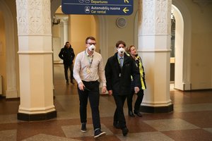 Keleivis: lietuvis dar Varšuvoje įspėjo apie savijautą – įgula tylėjo, nors viską lietė servetėlėmis