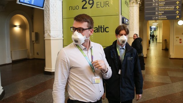  Vilniaus oro uoste nusileido lėktuvas, kuriame buvo galimai koronavirusu užsikrėtęs keleivis