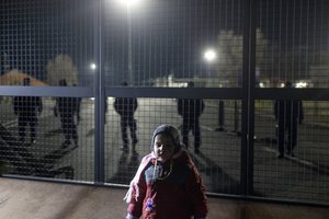 Vengrijos pasienyje susibūrus migrantams policija uždarė su Serbija jungiančią perėją