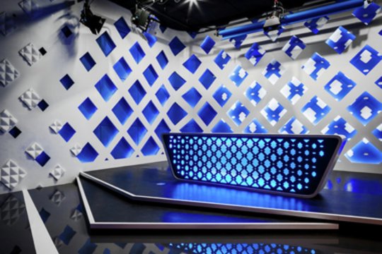 Bankoko projektavimo firma „Apostrophy“ bendradarbiaudama su „Airbase Architects“ suprojektavo „Channel 7 BBTV“ televizijos interjerą, paversdama retrodegalinę naujoviška transliacijų studija.<br>Ketsiree Wongwan / archdaily.com nuotr.
