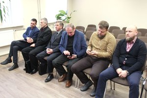 Keturi Raseinių verslininkai ir du buvę valdininkai stojo prieš teismą, bet byla liko neatversta