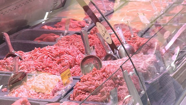 Parduotuvėse „Maxima“ iš prekybos išimta žalia mėsa: įtariamas užkratas