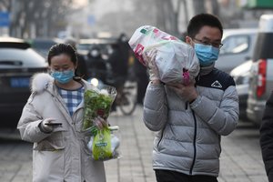 Kinai viruso neįveikė, bet ir nelaidoja maisto prekybos planų  