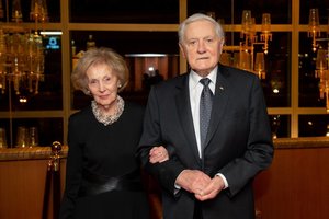 Iš pat ryto V. Adamkus paskyrė jautrius žodžius 93-iąjį gimtadienį švenčiančiai žmonai Almai