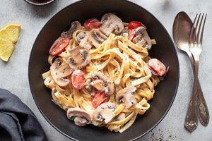 Makaronai su pievagrybiais ir pomidorais: kai laiko mažai, o norisi skaniai