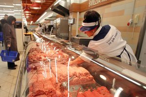 Gerokai anksčiau apie užterštą mėsą žinojusi „Maxima“ pasiaiškino: nurodė, kodėl iškart nieko nesakė