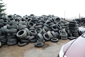 Klaipėdoje aptikta tiksinti bomba – 79 kubiniai metrai padangų