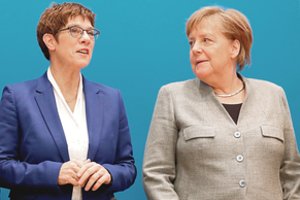 Skandalas paskandinęs A. Merkel įpėdinės politinę karjerą: kas pakeis kanclerę?