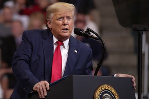 D. Trumpo biudžeto planas: mažiau lėšų socialiniams ir aplinkos reikalams, daugiau - kariniams