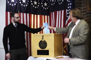 Naujasis Hampšyras balsuoja svarbiuose demokratų pirminiuose rinkimuose