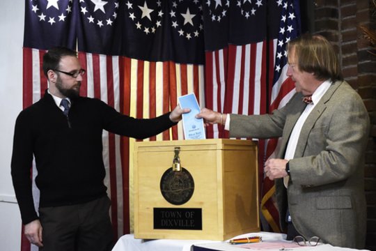 Naujasis Hampšyras balsuoja svarbiuose demokratų pirminiuose rinkimuose