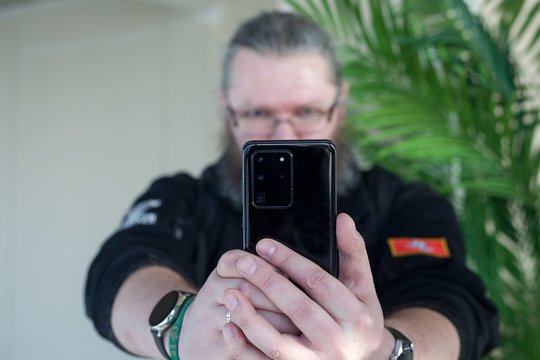 Dvigubas „Samsung Galaxy S20“ smūgis: pristato dalykus, kurių neturi jokie kiti telefonai pasaulyje