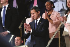 Venesuelos opozicijos lyderis J. Guaido po rizikingos užsienio kelionės grįžo į tėvynę