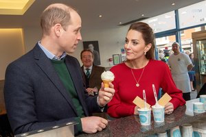 Britų princas Williamas su žmona Catherine Middleton kovą lankysis Airijoje
