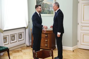 G. Nausėdos egzamino neišlaikiusiam kandidatui – kompensacija tiesiai iš S. Skvernelio