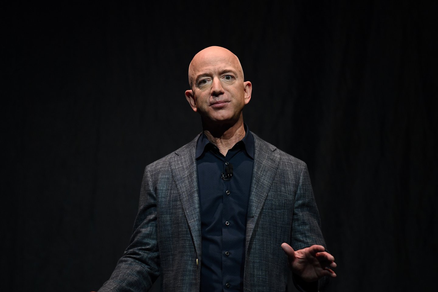 Amazon“ įkūrėjas ir vadovas Jeffas Bezosas, anot žiniasklaidos, už 165 mln. dolerių (151 mln. eurų) įsigijo prabangų būstą Beverli Hilse.<br>Reuters / scanpix nuotr.