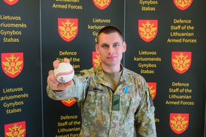 Iš Irako smėlynų – į treniruotę: Lietuvos karys gimtinei atstovauja keliais būdais 