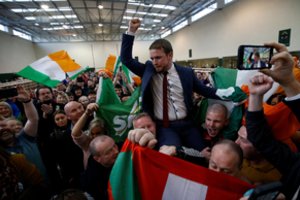 Airijos partijoms kol kas nesiseka suburti koalicijos vyriausybei suformuoti