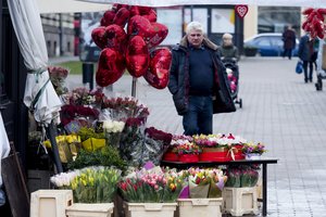 Valentino diena lietuviams nė motais: obuolius šluoja labiau nei gėles
