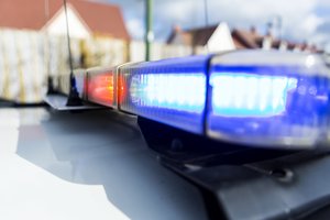 Estijos sostinėje vyras iš degančio namo išnešė 86 metų motiną