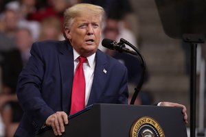 D. Trumpas tvirtina, kad turi teisę kištis į bet kokį baudžiamąjį procesą