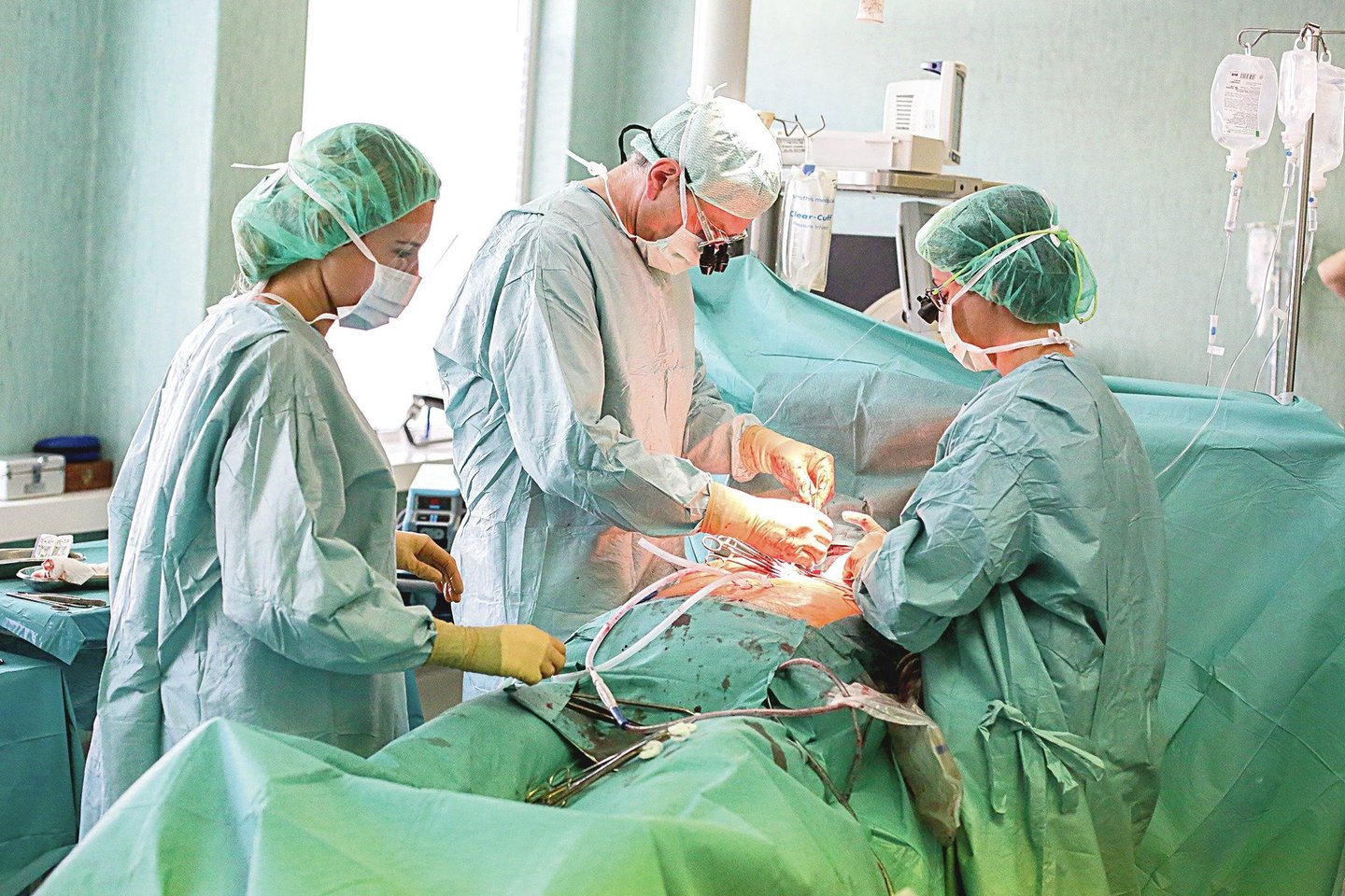 Lietuvos chirurgams, žinantiems, kad po nesėkmingos operacijos gresia teismas, gali tiesiog pradėti drebėti rankos.<br>V.Balkūno nuotr.
