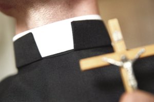 Pareigūnai sulaikė kunigą – bėgo iš parduotuvės su prezervatyvų pilnomis kišenėmis