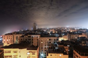 Izraelis po apšaudymo raketomis surengė antskrydžių Gazos Ruože