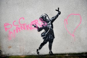 Uždengtas vandalų sugadintas garsiojo Banksy kūrinis